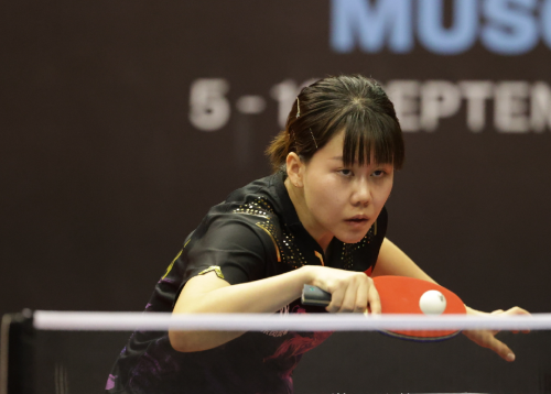 出不苟言笑 出不苟言笑